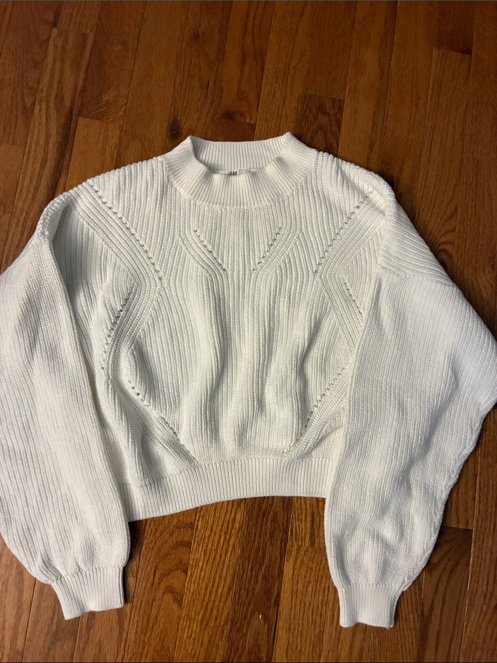 Cropped White Cable Knit Sweater with Wide Sleeves